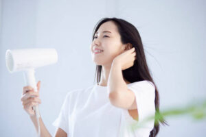 早く乾かすなら「風量」と「温度」どっちが正解？ドライヤー時短のポイント2