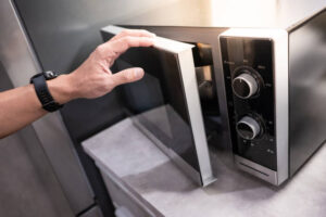 一人暮らしのシンプルな電子レンジを探したら、機能より使い方で選ぶことになった